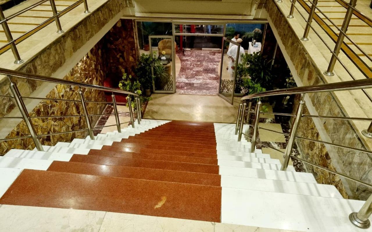 Triple One Hotel Abbotábád Kültér fotó